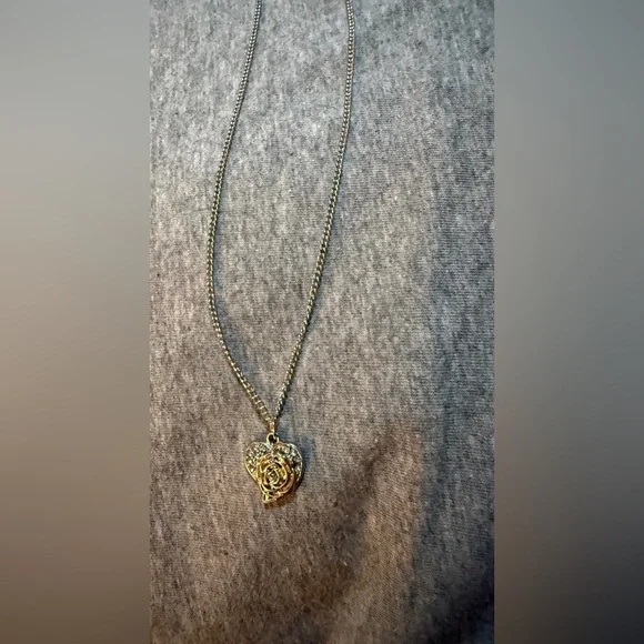 Arizona Jean Company Silver Heart Necklace - Picture 2 of 5